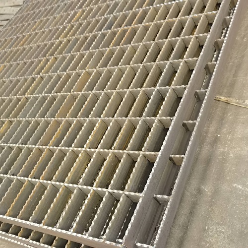 鋼格柵鋼格板的優(yōu)勢(shì)與用途應(yīng)用場景