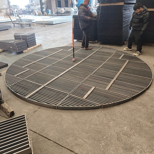 建筑用平臺鋼格板的防滑設(shè)計詳解