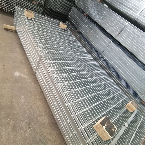 鋼格柵材質怎么挑？一文讀懂碳鋼、不銹鋼的優劣勢